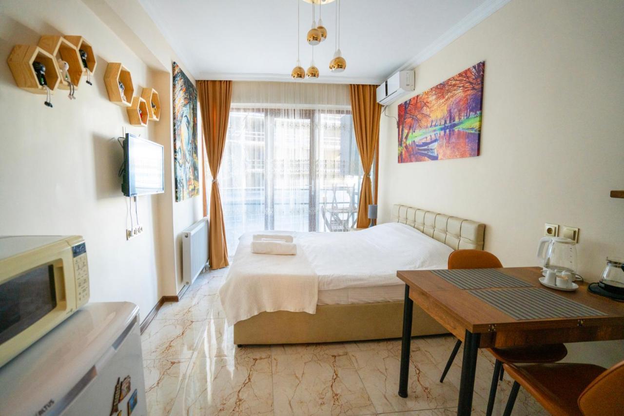 Your Studio On The Beach! Batumi Exterior photo